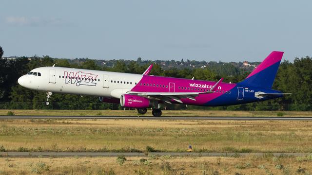 HA-LXS:Airbus A321:Wizz Air